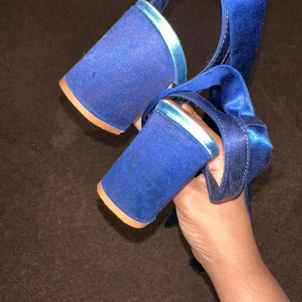 Stradivarius Women's Blue Courts
